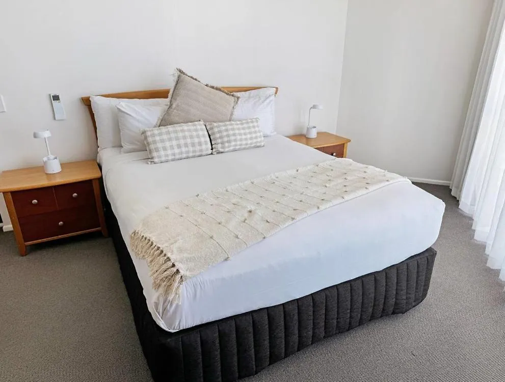 Apartment Unwind In Coastal Resort -1 Bedroom Alexandra Headland