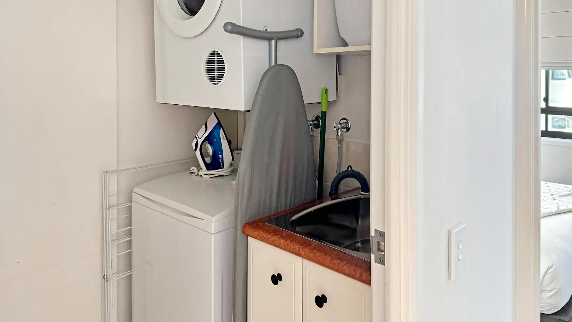 Unwind In Coastal Resort -1 Bedroom Alexandra Headland 0*,